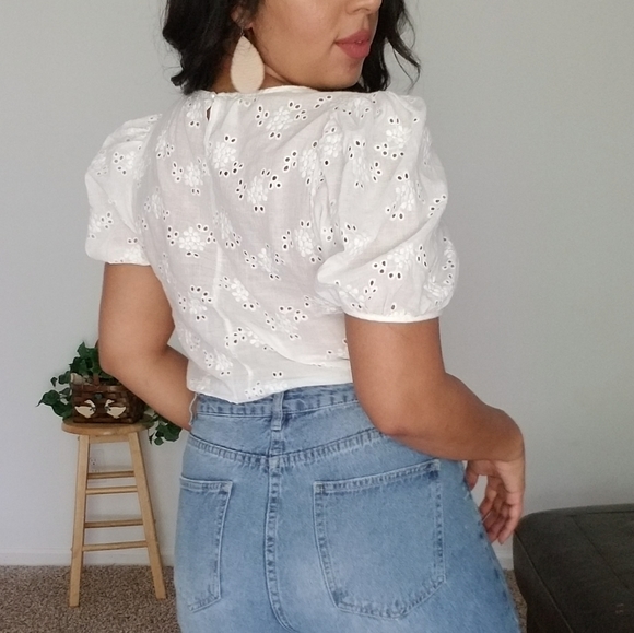 SWEET CAROLINE EYELET PUFF SLEEVE TOP - Picture 5 of 9